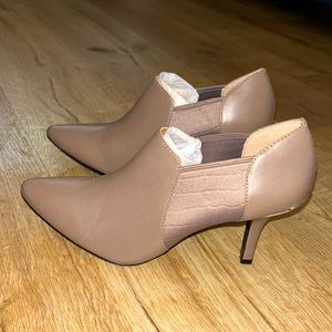 Calvin Klein women’s taupe colored 3 inch heels size 7.5 US
